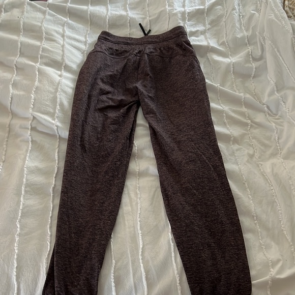 Lulu ready to rulu joggers - Picture 3 of 3